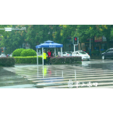 渌口区：外地老汉摔倒在街 政法委干部帮扶解困
