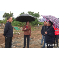 赖晓智调研西山岭溢流口污水处理设施项目建设情况