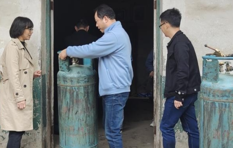渌口镇严厉打击非法经营瓶装液化气