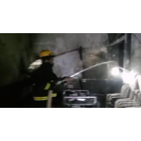 株洲渌口区一民房起火 专职消防队紧急扑救