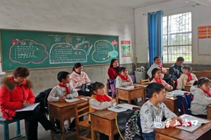 【教育振兴】南洲镇城塘小学开展“推门听课”教研活动