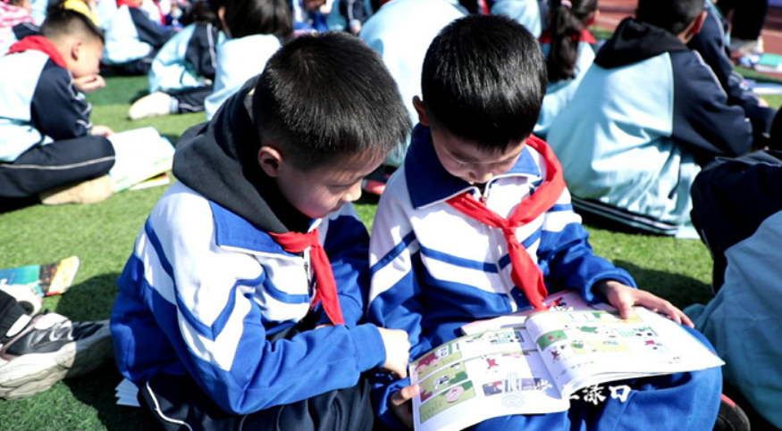 【教育振兴】明德小学：“共建书香校园”分享阅读乐趣