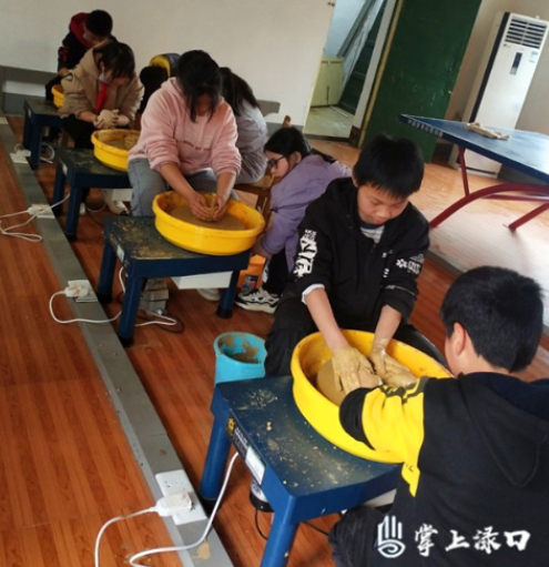 南洲镇和平小学：品味“陶”韵魅力 感受“艺”海乐趣