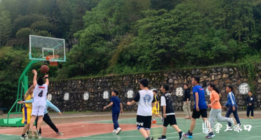 “双减”进行时，精彩“篮”不住——朱亭镇龙凤中学与文昌小学进行六年级友谊篮球赛