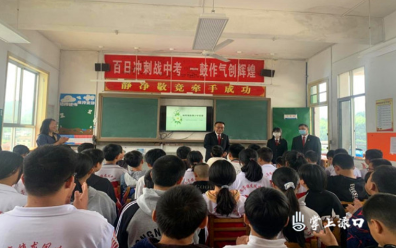 校园普法“花样”多  学生学法欢乐多