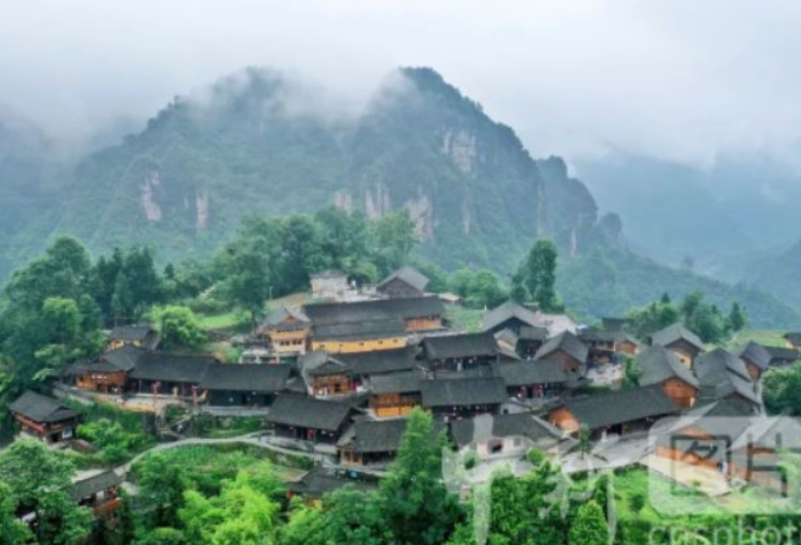 芙蓉国评论丨从十八洞出发，读懂中国共产党的样子