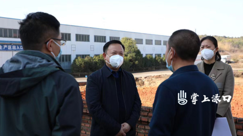李晓彤春节前夕走访慰问困难企业、防返贫监测户和困难党员