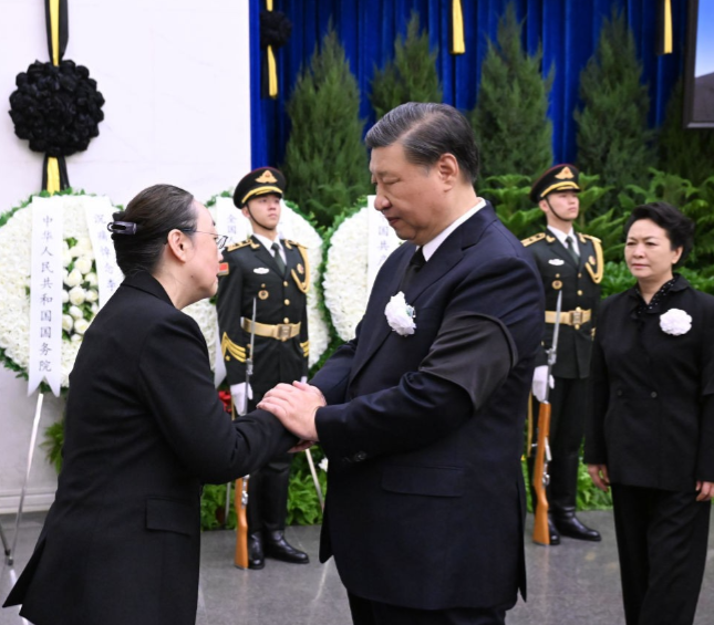 李克强同志遗体在京火化 习近平等到八宝山革命公墓送别