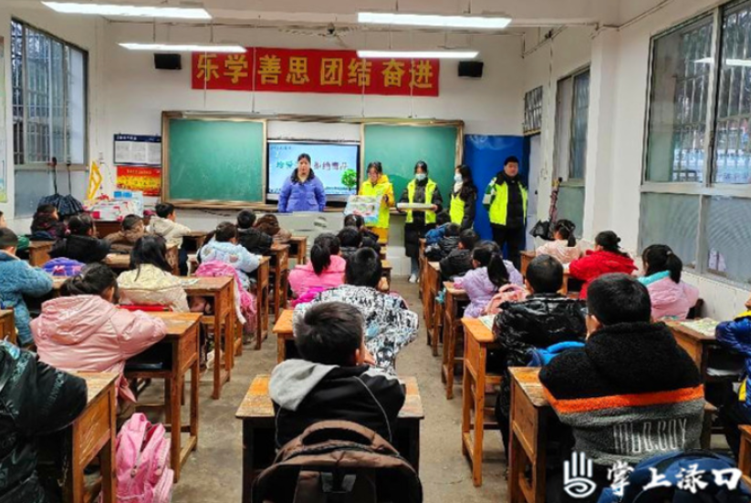 呵护学生健康成长 禁毒宣传走进校园