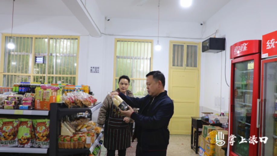 李晓彤四不两直督查校园食品安全