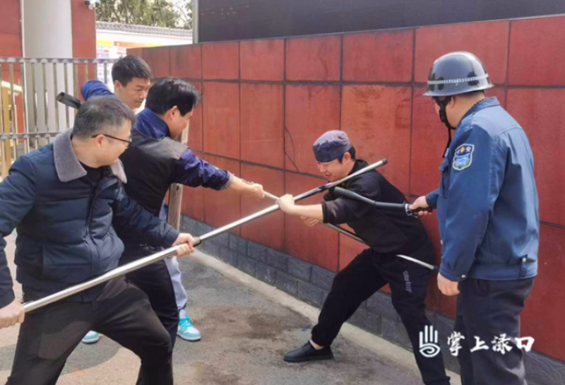 南阳桥中学：反恐防暴演练 共筑平安校园