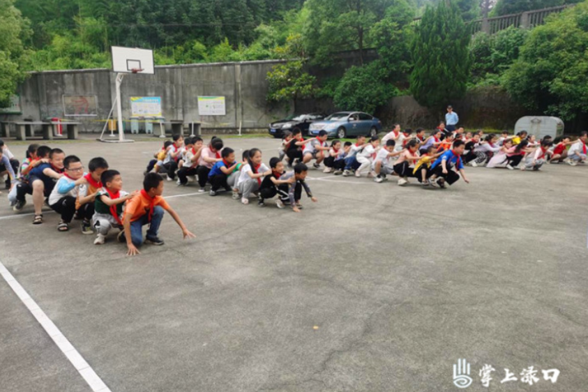 渌口区融媒体中心开展“与爱‘童’行 快乐成长”志愿服务活动