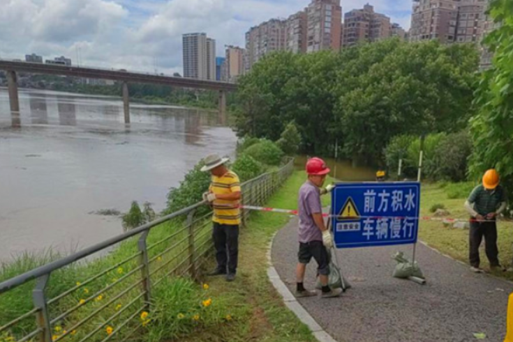 【作风建设年】闻汛而动！渌口区城管局积极开展防汛应急工作