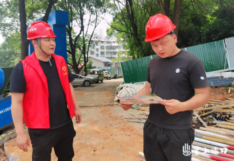 【法治渌口】渌口区住建局开展禁毒宣传进工地活动