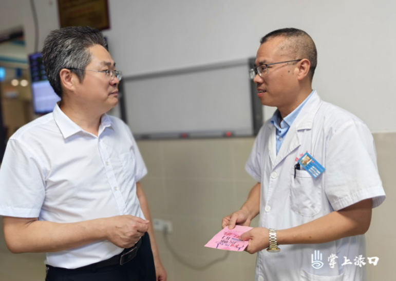 【作风建设年】致敬医师节丨渌口区卫健局一行慰问一线医务人员