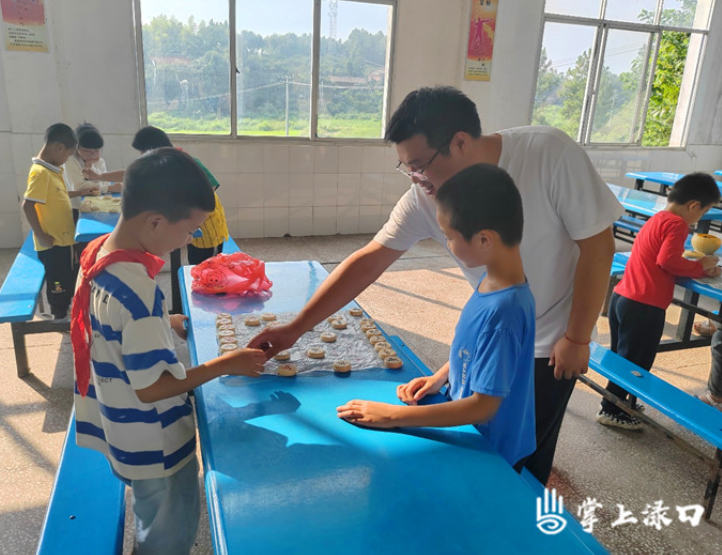 龙船镇王十万小学：“社”彩缤纷 “团”聚成长