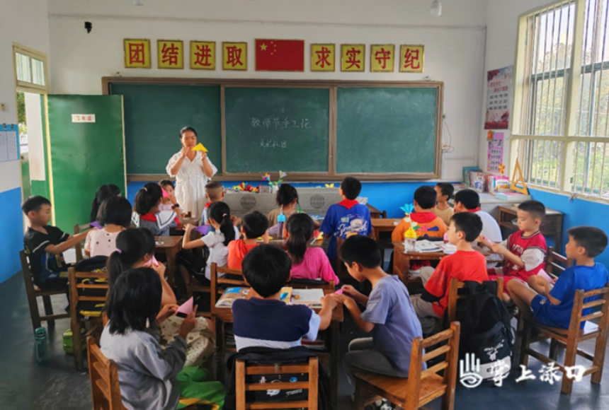 龙船镇王十万小学：手工传真情 巧手润心灵