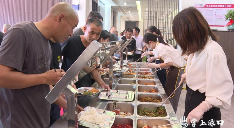 青龙湾社区食堂（象石社区“幸福食光”长者餐厅）正式开业！