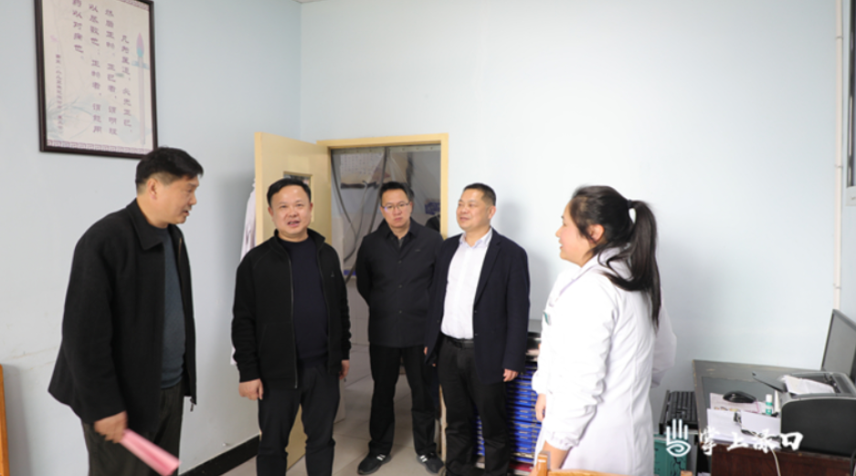 李晓彤调研全区医共体改革工作