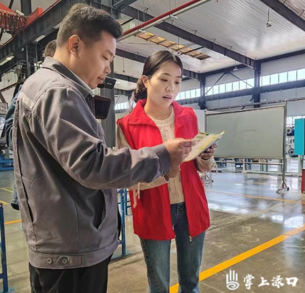 渌口区人社局：社保服务进万家 政策宣传暖民心