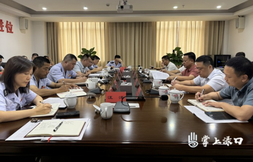 李晓彤调研税收工作