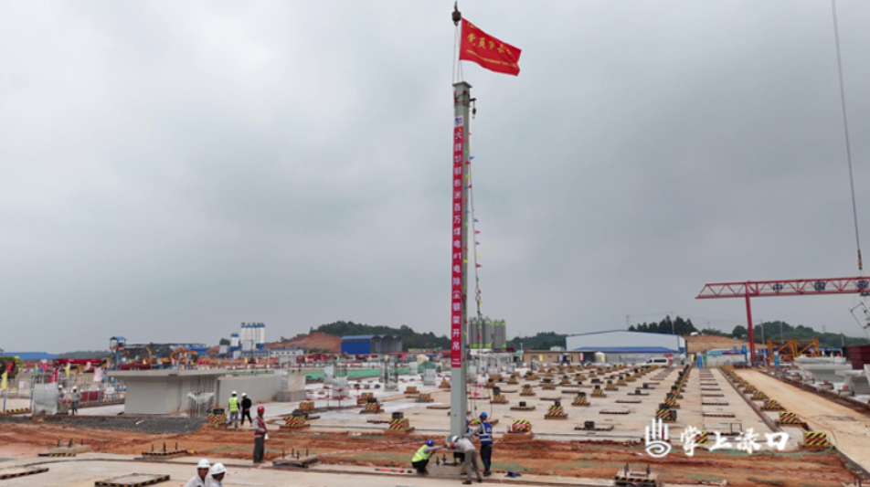 重大项目攻坚年丨大唐华银株洲2×1000兆瓦扩能升级改造项目1号电除尘钢架顺利开吊