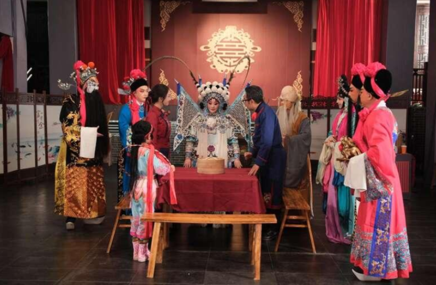 世界名画角色戏装“出镜” 2025湖南戏曲春晚大年初一开演