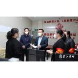 李晓彤看望慰问疫情防控一线党员干部