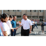 李晓彤看望慰问教师代表