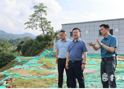 李晓彤到镇村督查生态环保工作