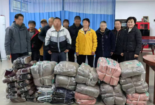 寒冬送温暖 棉衣暖人心！渌口区民政局为养老机构特困人员送上冬日保障