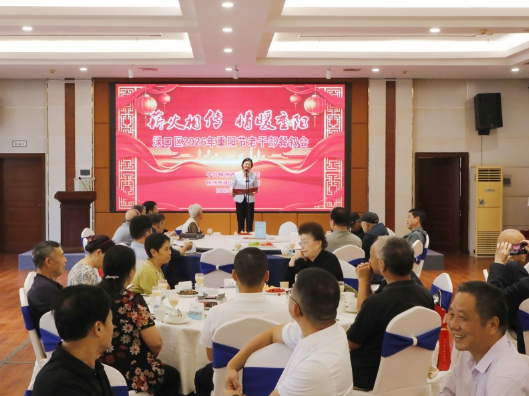情暖重阳 赖晓智与部分退休干部餐叙交流