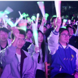 “一中之夜”文艺晚会:唱响团结力量 舞动青春风采