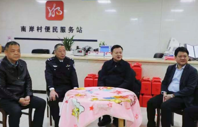 李晓彤除夕走访慰问一线值守人员 督导烟花爆竹禁燃禁放工作