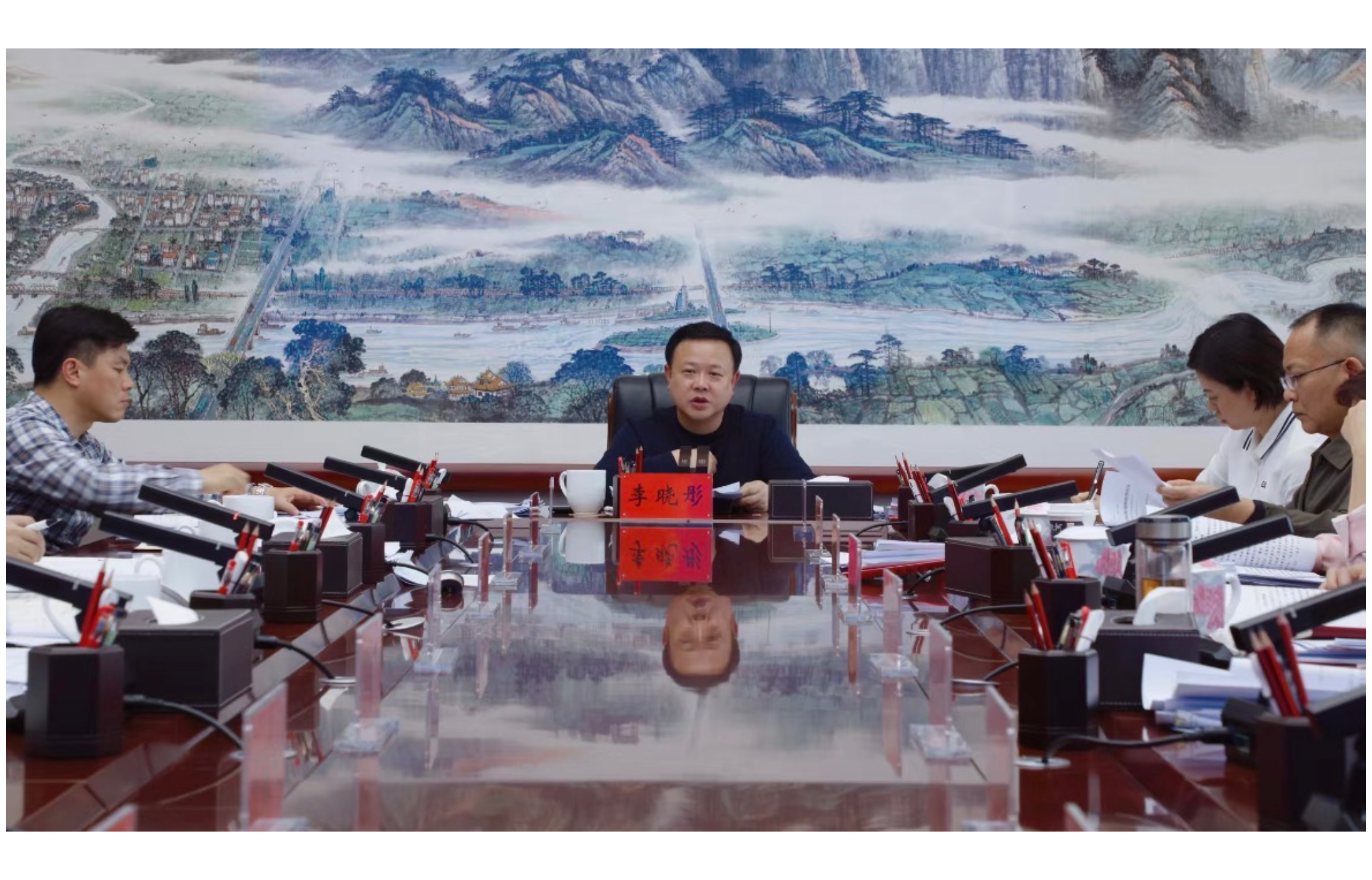 李晓彤主持召开区委常委会2026年第9次会议