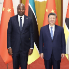 习近平同莫桑比克总统查波会谈
