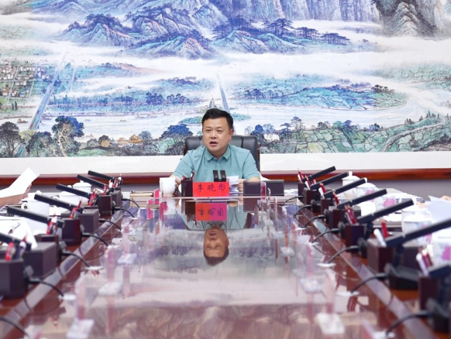 李晓彤主持召开区委常委会（扩大）会议