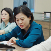 赖晓智接听“12345”政务服务便民热线 现场受理市民诉求