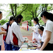 区五中“525”游园会引导学生解锁“爱自己的七个层次”
