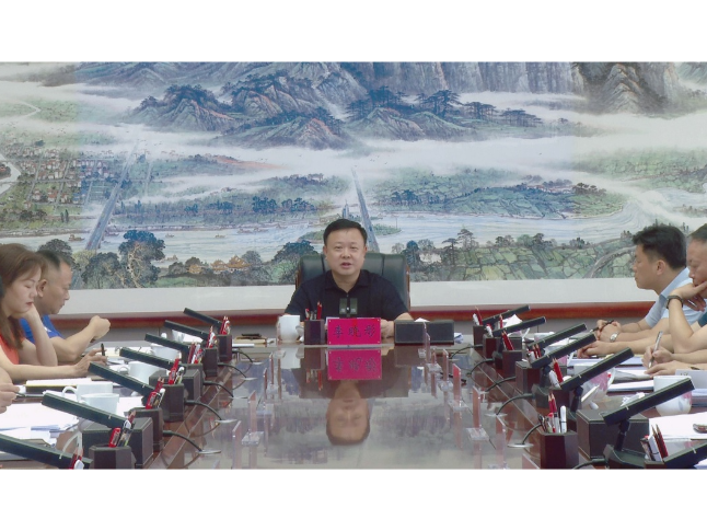 李晓彤主持召开区委常委会（扩大）会议
