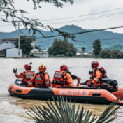 众志成城筑防线 风雨同舟护家园 ——湖南全力开展防汛抢险救援纪实