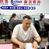 区领导接听12345政务服务便民热线 回应民生关切