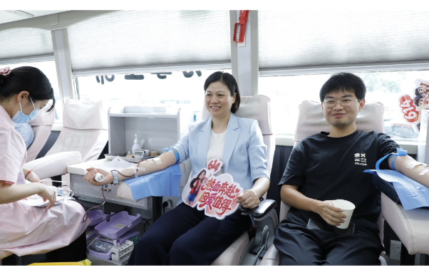 热血传真情 赖晓智带头无偿献血