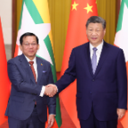 习近平同缅甸总统敏昂莱会谈