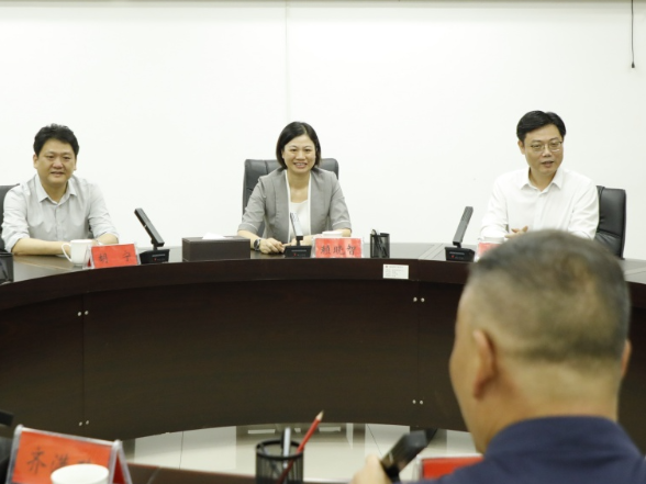 履新后首个工作日  赖晓智、陈交云走访区四大家机关并慰问退休老干部