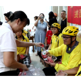 盛夏送清凉 暖心护骑士