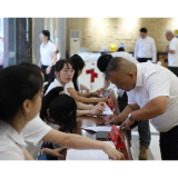 【聚焦党代会】出席中国共产党株洲市渌口区第三次代表大会的党代表向大会报到