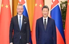 习近平同斯洛伐克总统佩列格里尼会谈