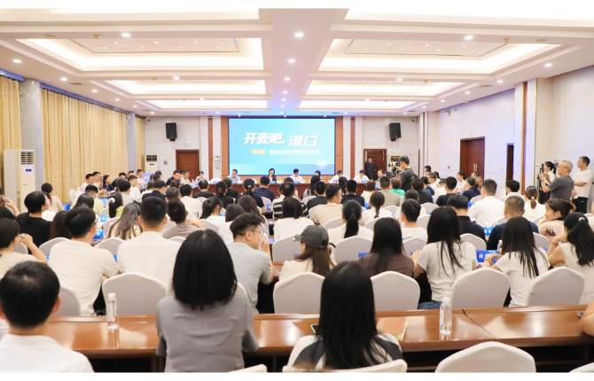 话筒递给年轻人——“开麦吧·渌口”首期火热开讲
