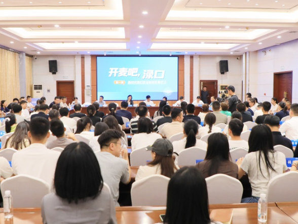 话筒递给年轻人——“开麦吧·渌口”首期火热开讲